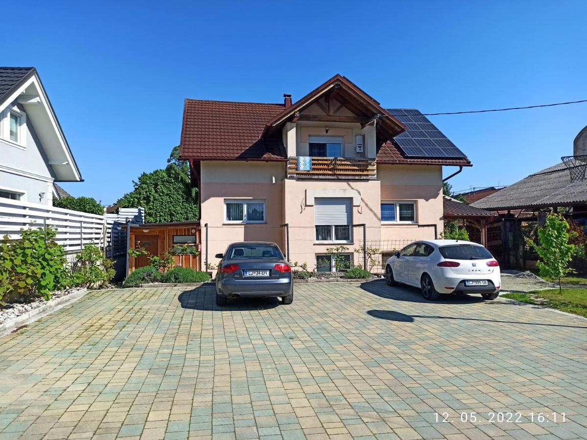 Appartamento Vagon - studio near BTC, Stožice stadium Lubiana Esterno foto